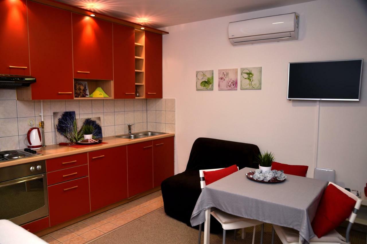 Апартаменты Studio Apartman D Сесвете Экстерьер фото